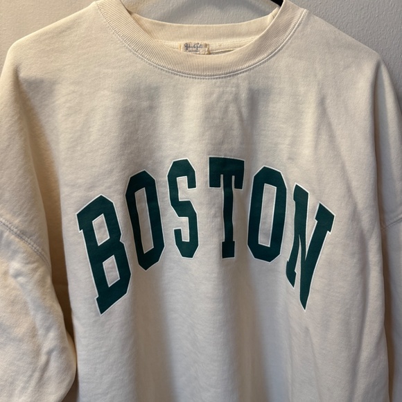 Brandy Melville Crewneck - Picture 3 of 5